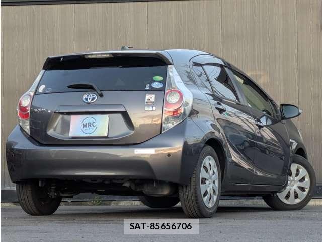 Toyota AQUA 2012-04 8054559-1