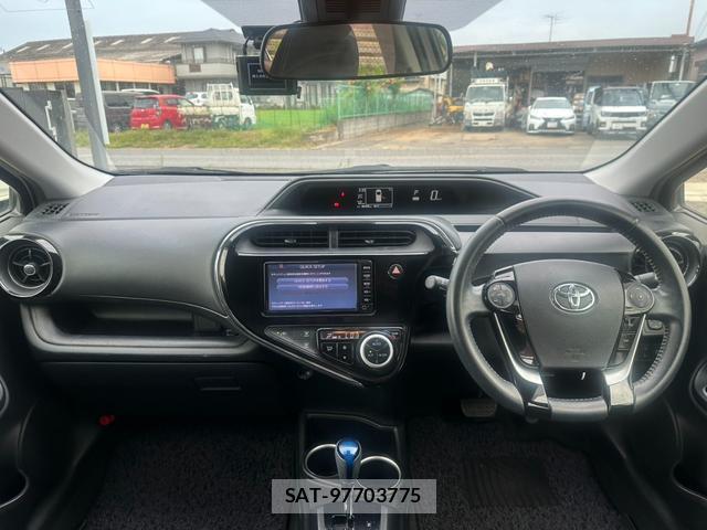 Toyota AQUA 2018-02 8054906-1