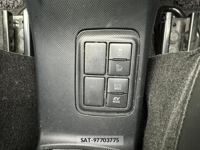 Toyota AQUA 2018-02 8054906-11