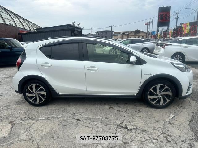 Toyota AQUA 2018-02 8054906-15