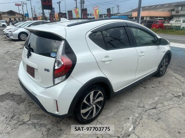 Toyota AQUA 2018-02 8054906-16