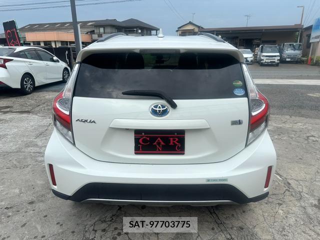 Toyota AQUA 2018-02 8054906-17