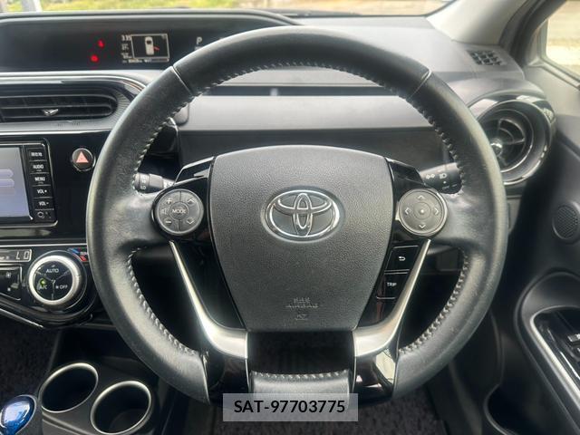 Toyota AQUA 2018-02 8054906-3