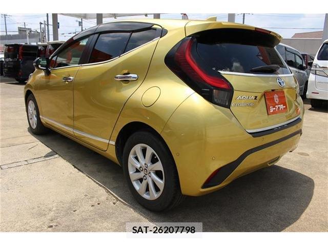 Toyota AQUA 2021-08 8054956-11