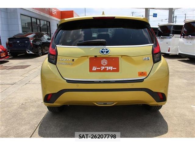 Toyota AQUA 2021-08 8054956-12