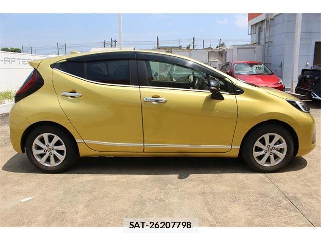 Toyota AQUA 2021-08 8054956-14