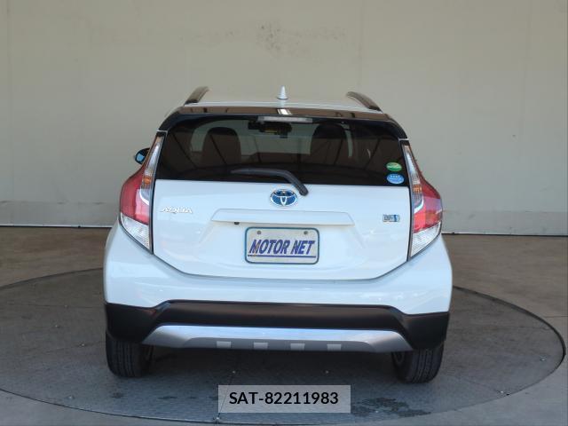 Toyota AQUA 2016-09 8054981-13