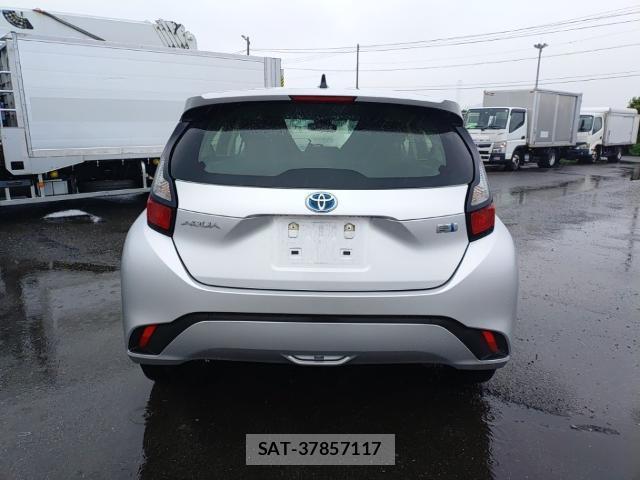 Toyota AQUA 2023-06 8055275-1