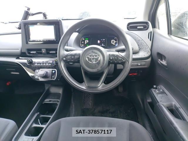 Toyota AQUA 2023-06 8055275-2