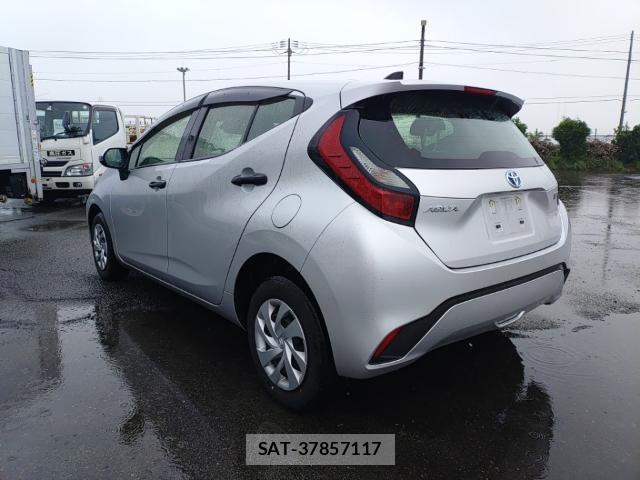 Toyota AQUA 2023-06 8055275-5