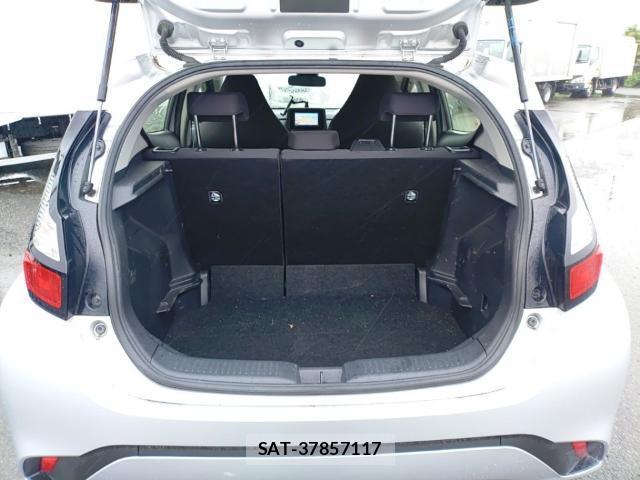Toyota AQUA 2023-06 8055275-7