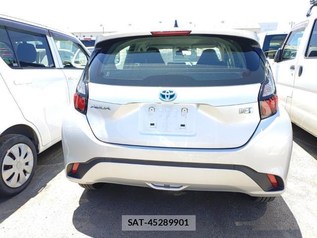 Toyota AQUA 2023-06 8055282-1