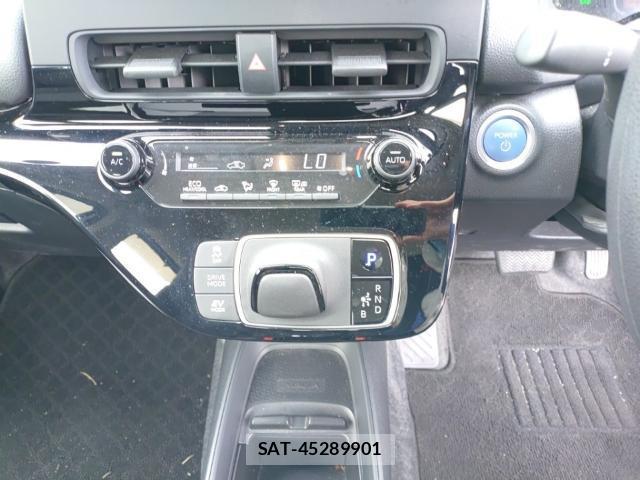 Toyota AQUA 2023-06 8055282-11