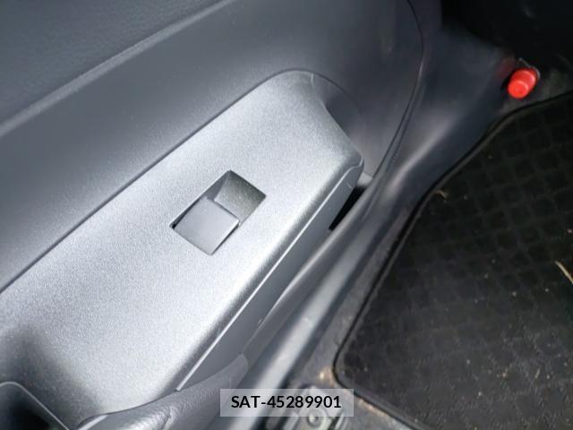 Toyota AQUA 2023-06 8055282-12