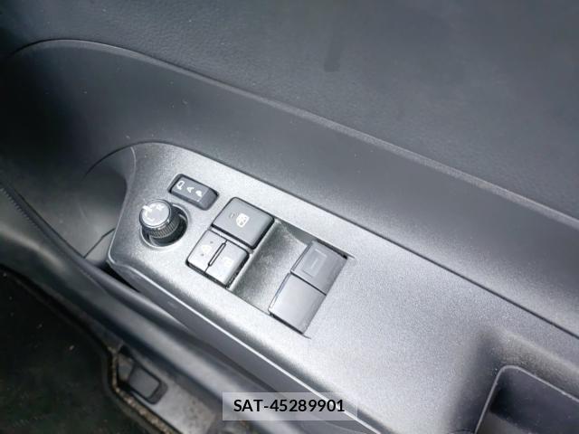 Toyota AQUA 2023-06 8055282-13