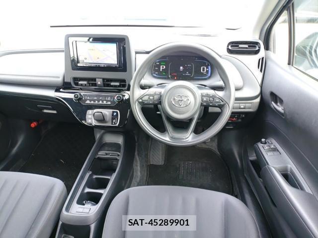 Toyota AQUA 2023-06 8055282-2