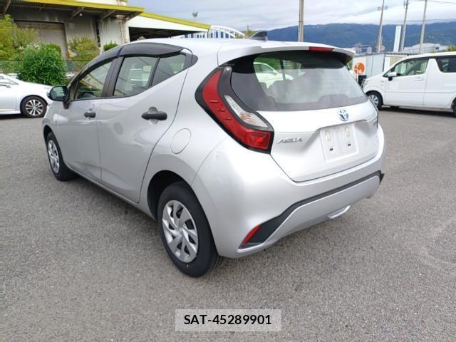 Toyota AQUA 2023-06 8055282-5