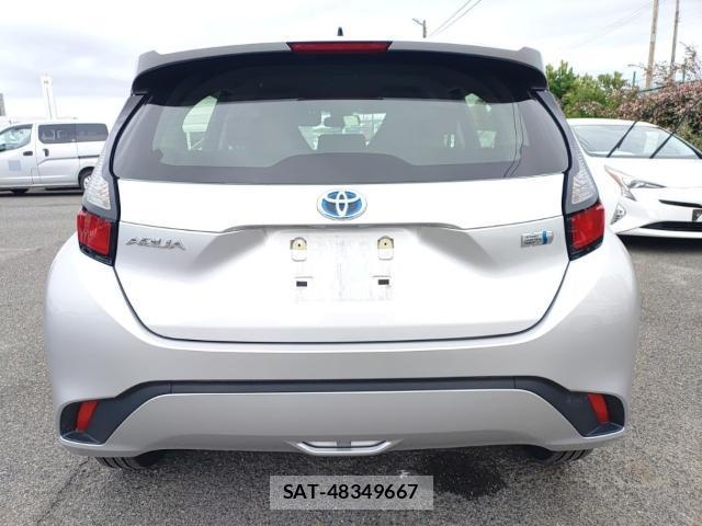 Toyota AQUA 2023-06 8055283-1