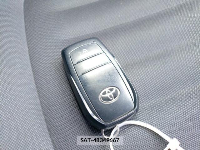 Toyota AQUA 2023-06 8055283-14