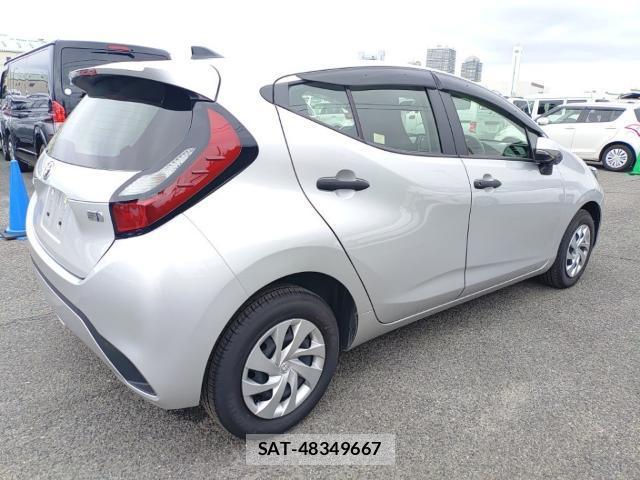 Toyota AQUA 2023-06 8055283-4