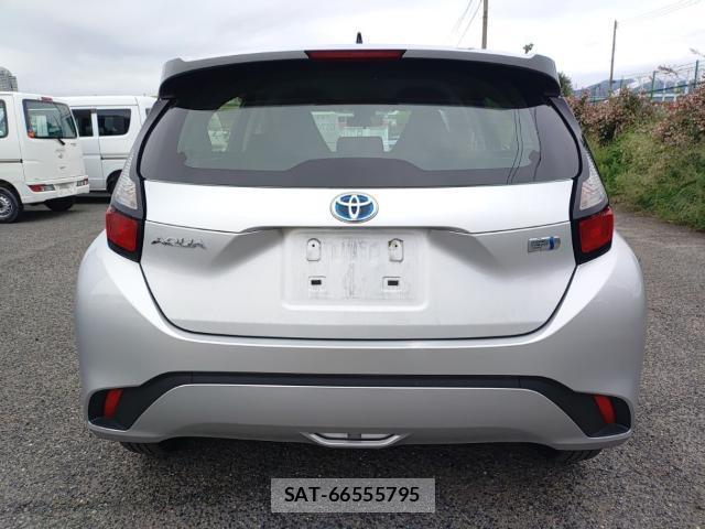 Toyota AQUA 2023-06 8055284-1