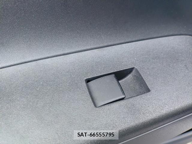 Toyota AQUA 2023-06 8055284-12
