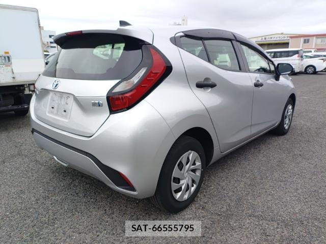 Toyota AQUA 2023-06 8055284-4