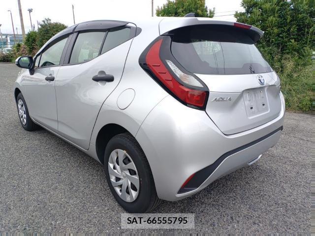 Toyota AQUA 2023-06 8055284-5