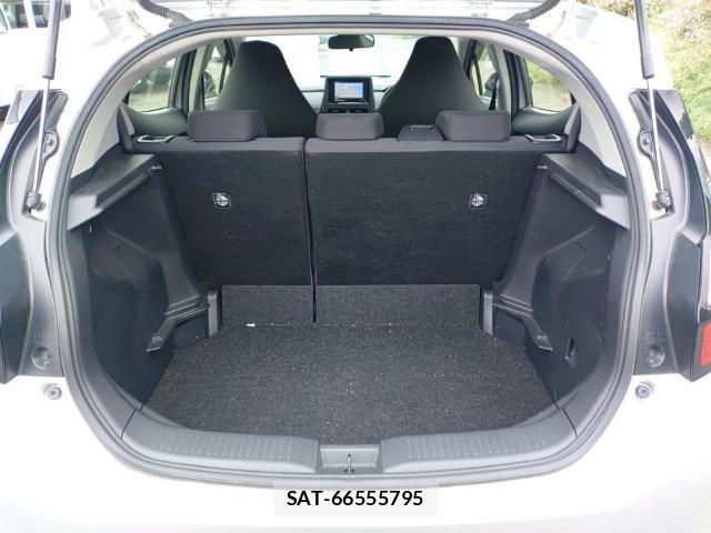 Toyota AQUA 2023-06 8055284-7