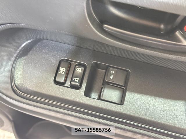 Toyota AQUA 2017-02 8055318-10