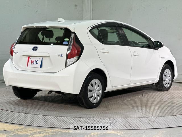 Toyota AQUA 2017-02 8055318-14