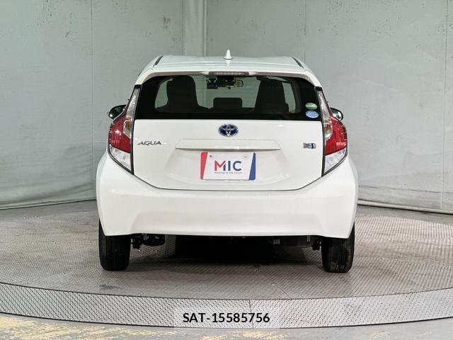 Toyota AQUA 2017-02 8055318-15