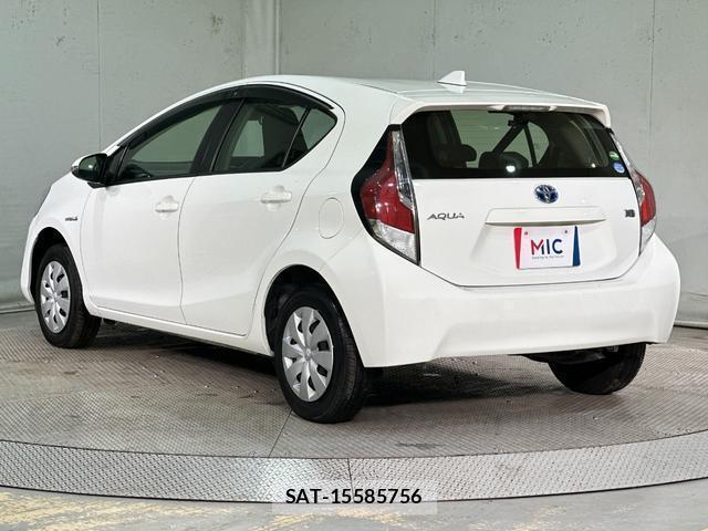 Toyota AQUA 2017-02 8055318-16