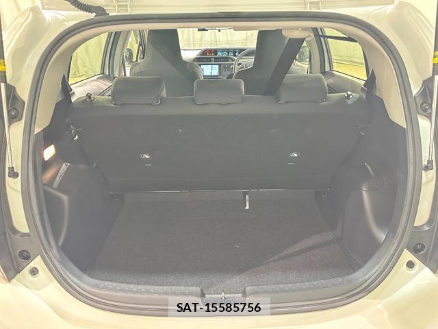 Toyota AQUA 2017-02 8055318-17