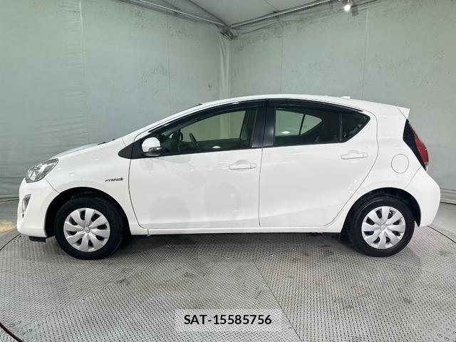 Toyota AQUA 2017-02 8055318-19