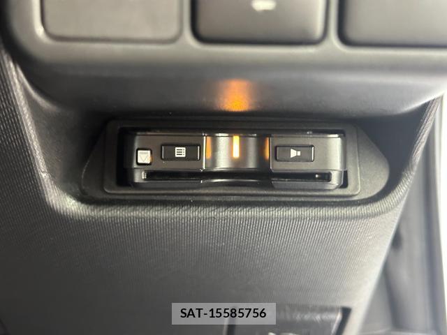Toyota AQUA 2017-02 8055318-2
