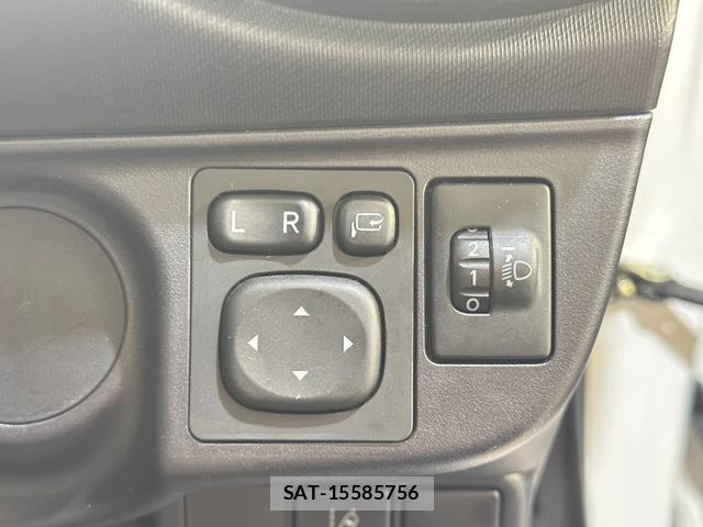 Toyota AQUA 2017-02 8055318-4