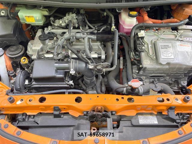 Toyota AQUA 2016-04 8055483-17