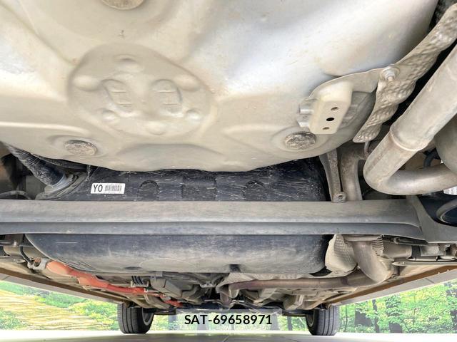Toyota AQUA 2016-04 8055483-18