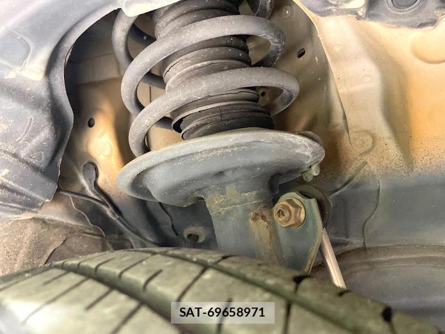 Toyota AQUA 2016-04 8055483-19
