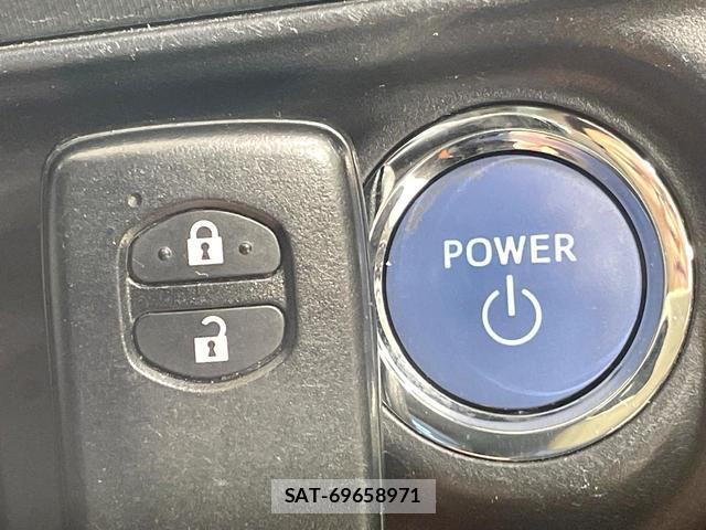 Toyota AQUA 2016-04 8055483-6