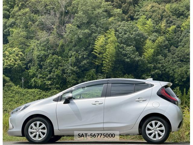 Toyota AQUA 2024-11 8055514-17
