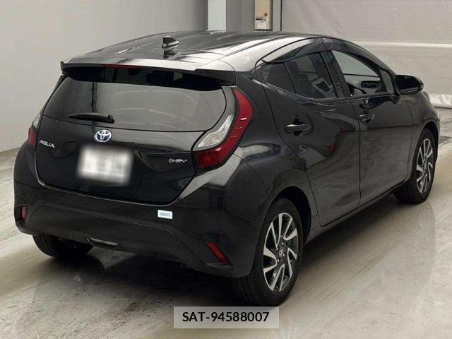 Toyota AQUA 2024-06 8055558-12