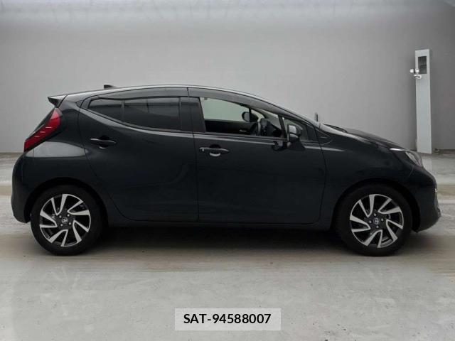 Toyota AQUA 2024-06 8055558-3