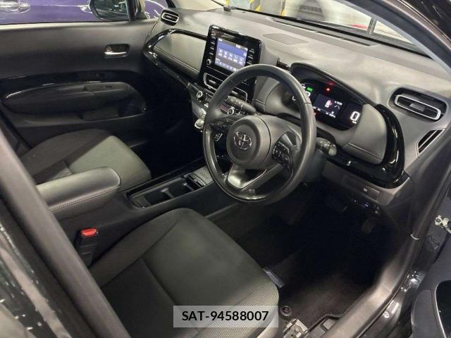 Toyota AQUA 2024-06 8055558-9