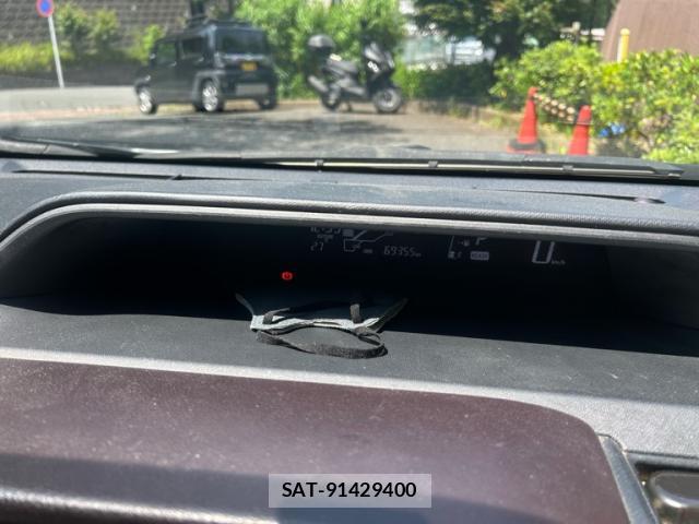 Toyota AQUA 2015-01 8055684-11