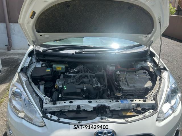 Toyota AQUA 2015-01 8055684-16