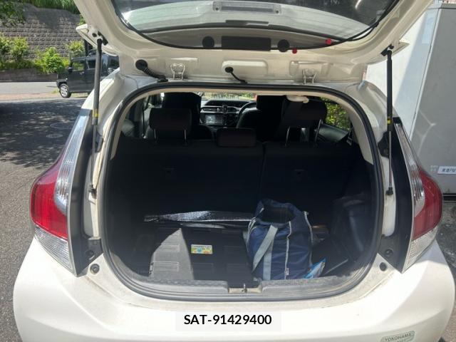 Toyota AQUA 2015-01 8055684-17