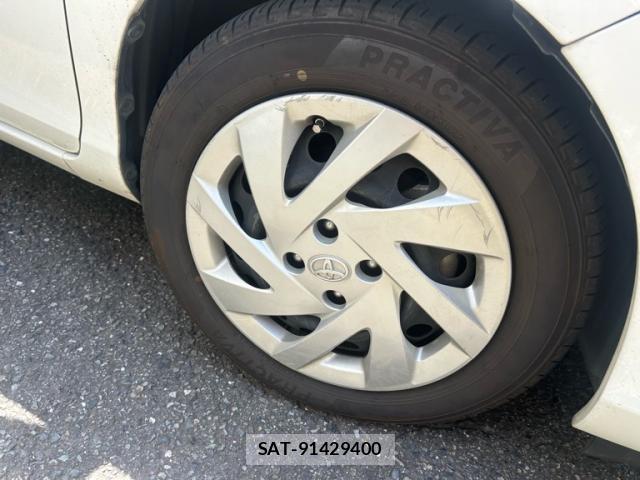 Toyota AQUA 2015-01 8055684-3
