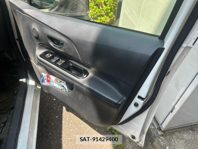 Toyota AQUA 2015-01 8055684-4